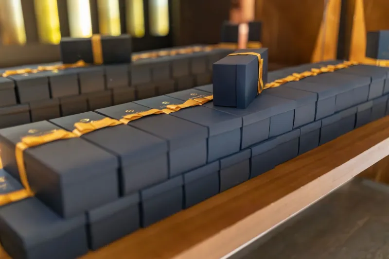 A Embalagem que Fala pela Sua Marca: Como o Unboxing Corporativo Transforma Brindes em Experiências Memoráveis